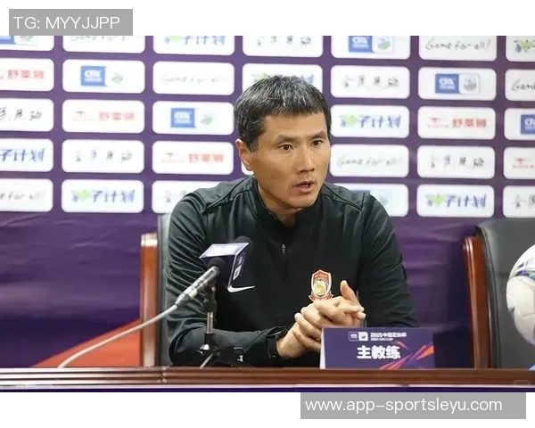 国足主帅邵佳一将在广东肇庆召开媒体见面会,期待新征程的启航 国足主帅邵佳一将在广东肇庆召开媒体见面会,期待新征程的启航